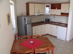 Apartment Stivan Island Cres top floor kitchen